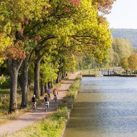Au 4 Le Long Du Canal Avec Parking Dijon