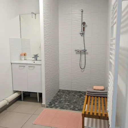 Au 4 Le Long Du Canal Avec Parking Apartman *