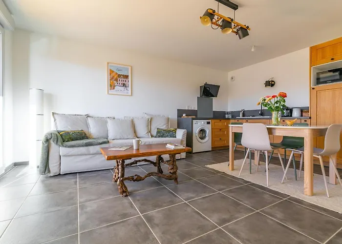 Au 4 Le Long Du Canal Avec Parking *