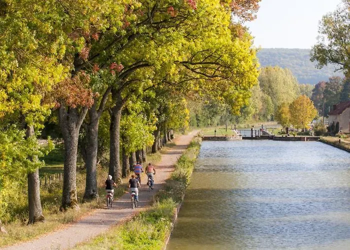 Au 4 Le Long Du Canal Avec Parking Dijon